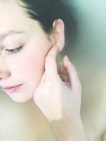 4 Benefits of Using Natural Skincare Products