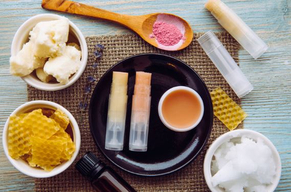 How to Make Homemade Beeswax Lip Balm: Easy 3-Ingredient Recipe 2026 Lowen's Natural Skincare